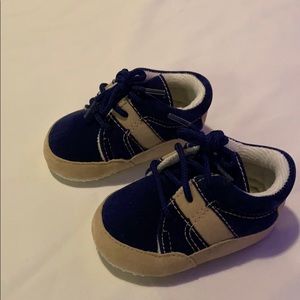 NEW INFANT SUEDE SNEAKERS 3-9M MAKE AN OFFER